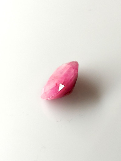 Luonnon safiiri 6,3ct väri käsitelty