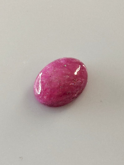 Luonnon safiiri 6,3ct  väri käsitelty