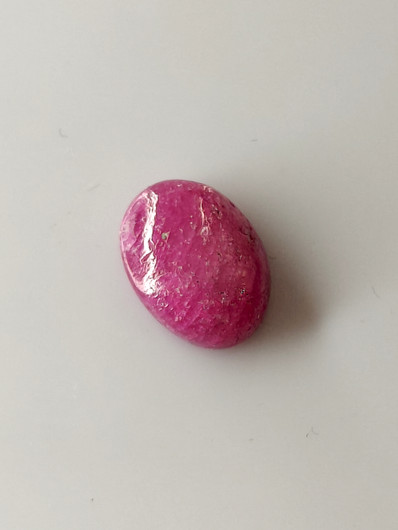 Luonnon safiiri 6,3ct  väri käsitelty
