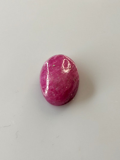 Luonnon safiiri 6,3ct  väri käsitelty