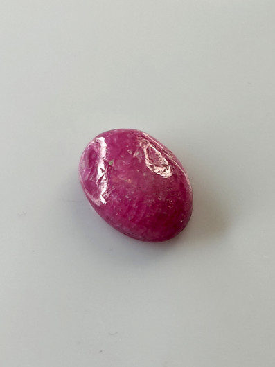 Luonnon safiiri 6,3ct  väri käsitelty