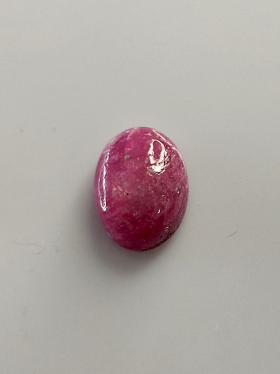 Luonnon safiiri 6,3ct  väri käsitelty