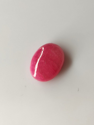 Luonnon safiiri 4,7ct väri käsitelty