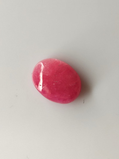 Luonnon safiiri 4,7ct väri käsitelty