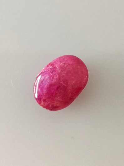 Luonnon safiiri 7,4ct väri käsitelty