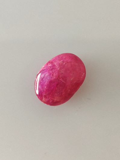 Luonnon safiiri 7,4ct väri käsitelty