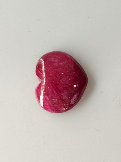 Luonnon safiiri 2,9ct väri käsitelty