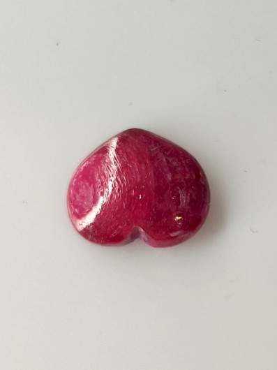 Luonnon safiiri 2,9ct väri käsitelty
