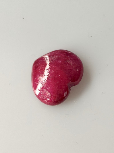 Luonnon safiiri 2,9ct väri käsitelty