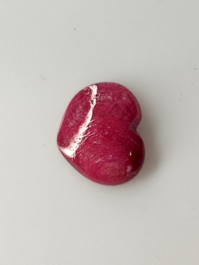 Luonnon safiiri 2,9ct väri käsitelty
