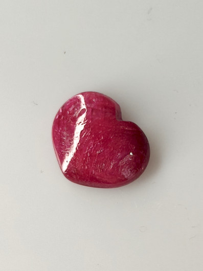 Luonnon safiiri 2,9ct väri käsitelty