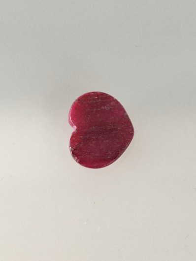 Luonnon safiiri 2,9ct väri käsitelty