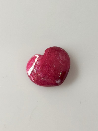 Luonnon safiiri 2,9ct väri käsitelty