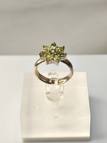 Vintage silver ring with peridot gemstones (size:16 mm 50 EU)
