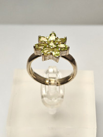 Vintage silver ring with peridot gemstones (size:17,5mm 55 EU)