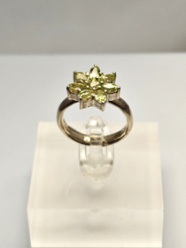 Vintage silver ring with peridot gemstones (size:17mm 53 EU)