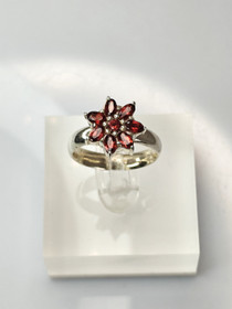 Vintage silver ring with garnet gemstones (size:16 mm 50 EU)