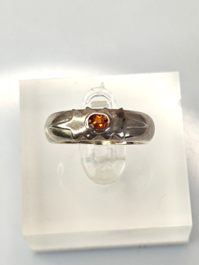 Vintage kotimainen hopeasormus granaatilla (koko:17,5mm 55 EU)