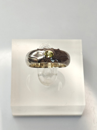 Vintage kotimainen hopeasormus peridootti jalokivellä (koko:16mm 50 EU)