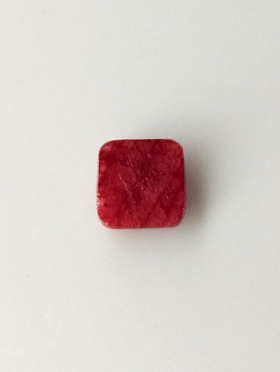 Luonnon safiiri 0,9ct väri käsitelty