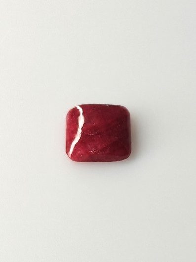 Luonnon safiiri 0,9ct väri käsitelty