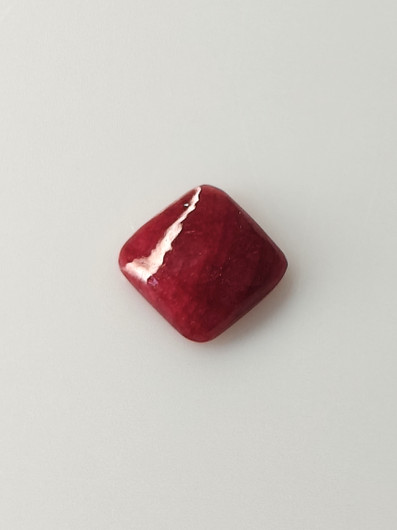 Luonnon safiiri 0,9ct väri käsitelty