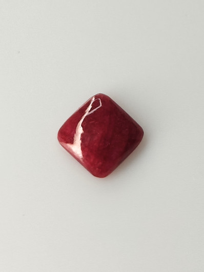 Luonnon safiiri 0,9ct väri käsitelty
