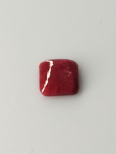 Luonnon safiiri 0,9ct väri käsitelty