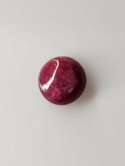 Luonnon safiiri 2,5ct väri käsitelty