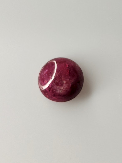 Luonnon safiiri 2,5ct väri käsitelty