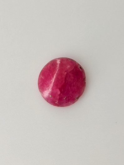 Luonnon safiiri 0,8ct väri käsitelty