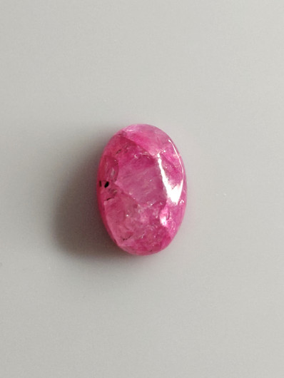 Luonnon safiiri 6,68ct väri käsitelty