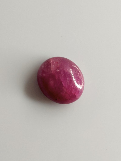 Luonnon safiiri 5,61ct väri käsitelty