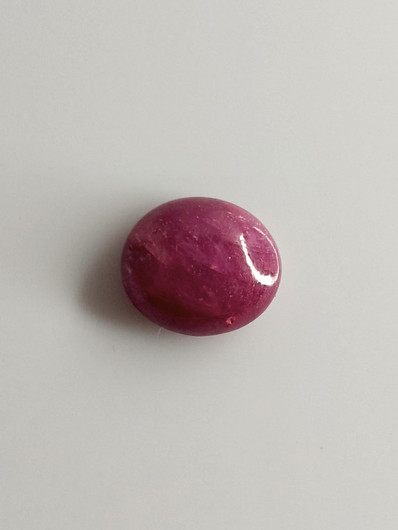 Luonnon safiiri 5,61ct väri käsitelty