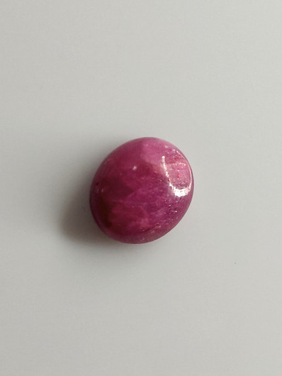 Luonnon safiiri 5,61ct väri käsitelty