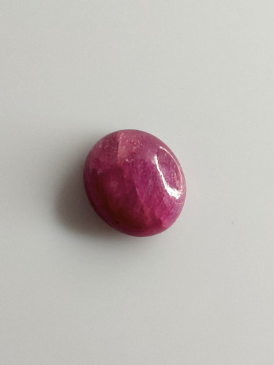 Luonnon safiiri 5,61ct väri käsitelty