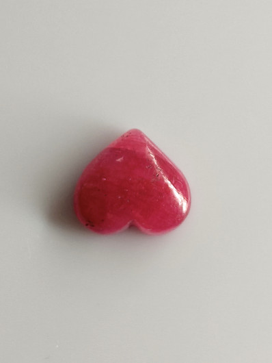 Luonnon safiiri 4,79ct väri käsitelty