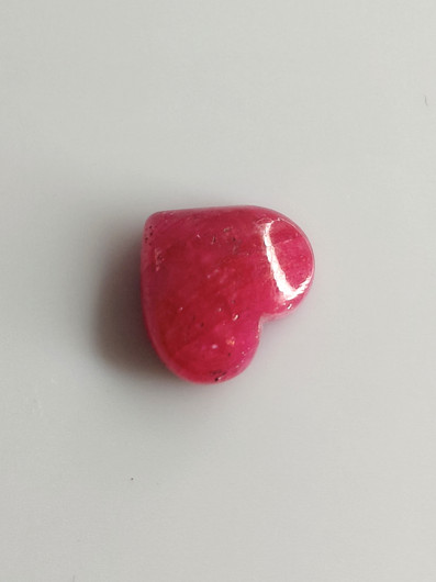 Luonnon safiiri 4,79ct väri käsitelty