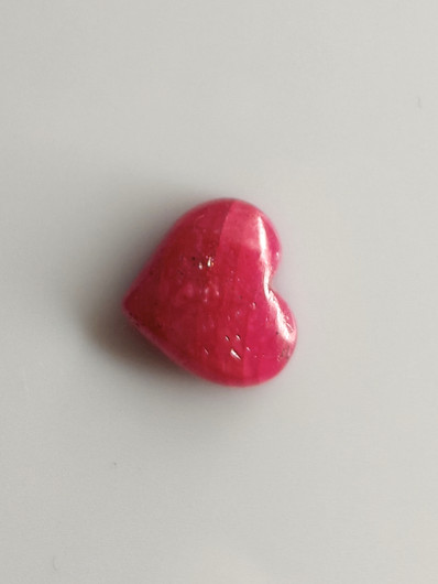 Luonnon safiiri 4,79ct väri käsitelty