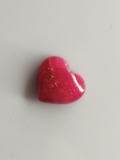 Luonnon safiiri 4,79ct väri käsitelty