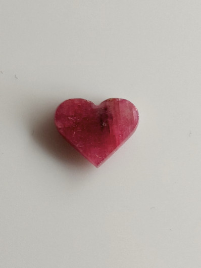 Luonnon safiiri 2,15ct väri käsitelty