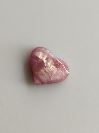Luonnon safiiri 1,43ct väri käsitelty