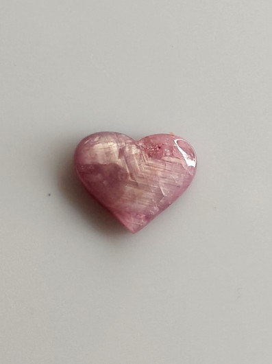 Luonnon safiiri 1,43ct väri käsitelty