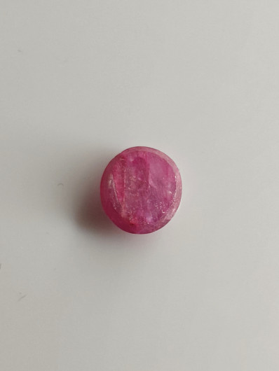 Luonnon safiiri 2,57ct väri käsitelty