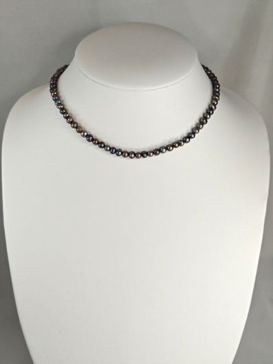 Vintage beautiful natural pearl necklace