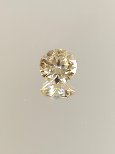 Moissaniitti  3.00ct värisävyä vaihtava