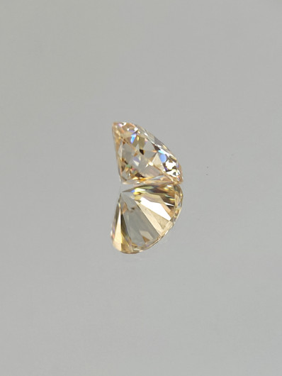 Moissaniitti  3.00ct värisävyä vaihtava