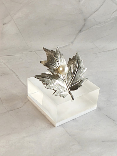 Vintage silver brooch with pearl