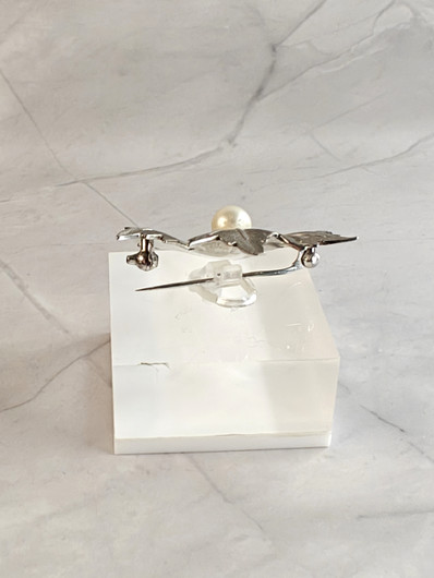 Vintage silver brooch with pearl