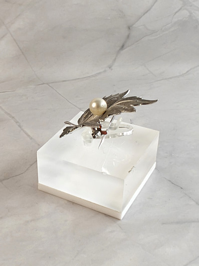 Vintage silver brooch with pearl